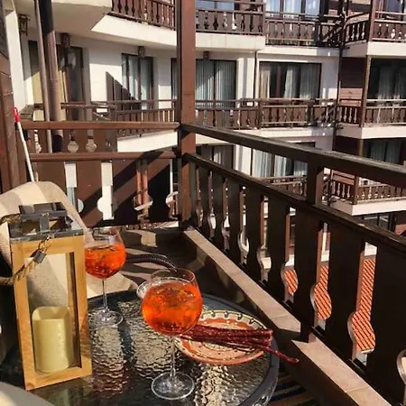 Breathtaking Mountain View 3 Bedrooms 아파트 *