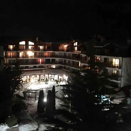 Breathtaking Mountain View 3 Bedrooms 아파트 *