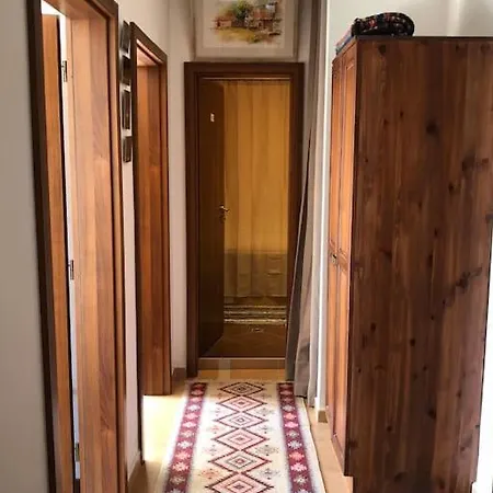 Breathtaking Mountain View 3 Bedrooms 아파트 반스코