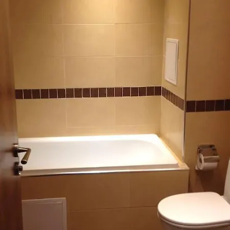 Breathtaking Mountain View 3 Bedrooms 아파트 *