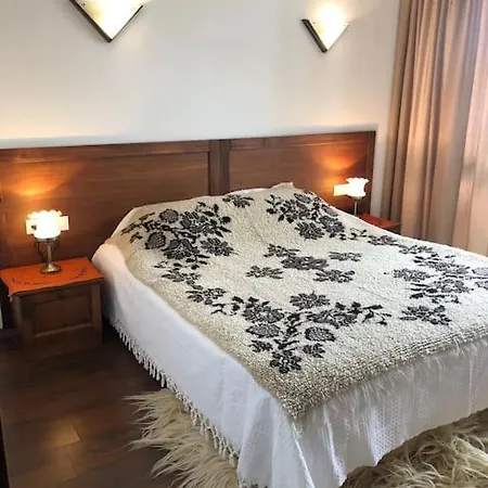 Breathtaking Mountain View 3 Bedrooms 아파트 반스코