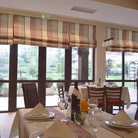 Breathtaking Mountain View 3 Bedrooms 아파트 *