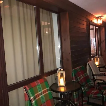 Breathtaking Mountain View 3 Bedrooms 아파트 반스코