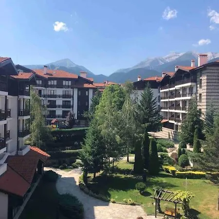 Breathtaking Mountain View 3 Bedrooms 아파트 반스코